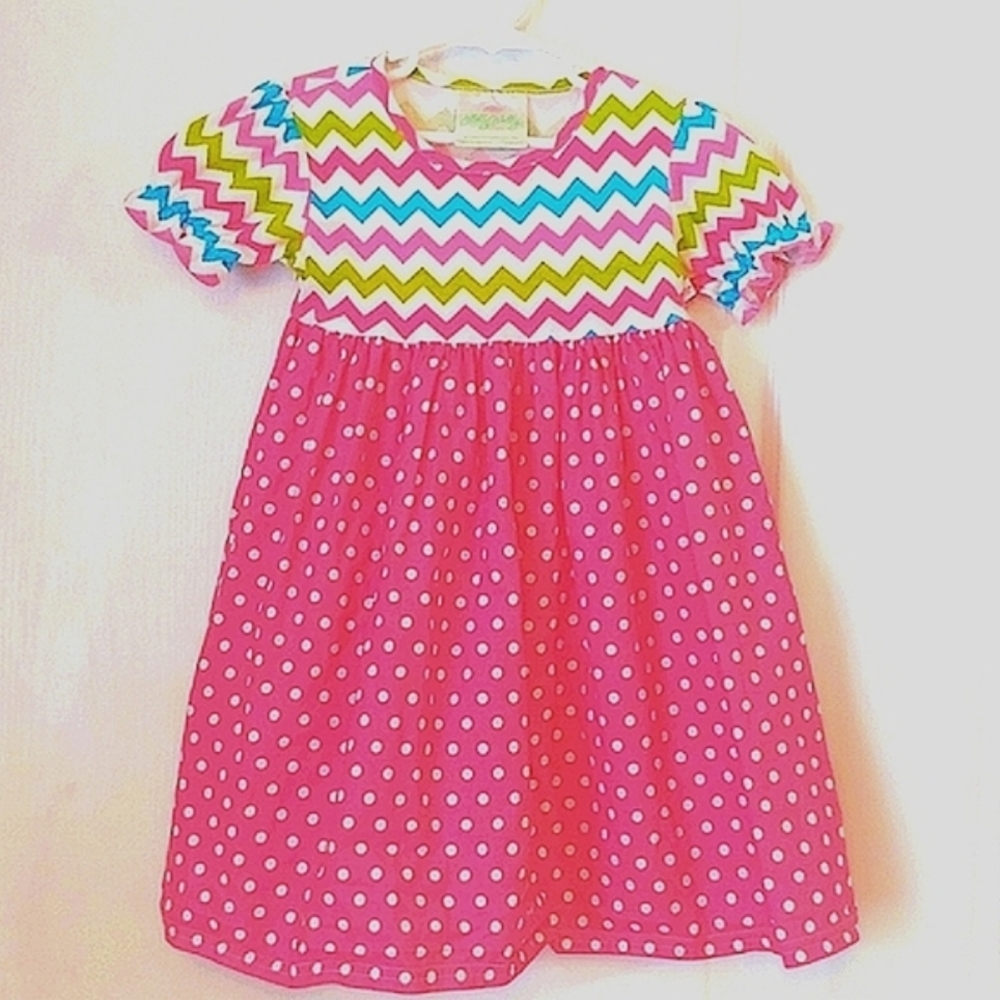 Lolly Wolly Doodle Girls Pink Polka dot Chevron Dress.  Size 4/5